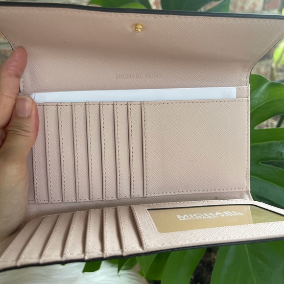 Micheal Kors purse and wallet - Picture 13 of 14